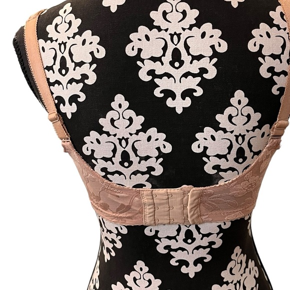 Wacoal  Underwire Bra with Molded Cups - Picture 3 of 5